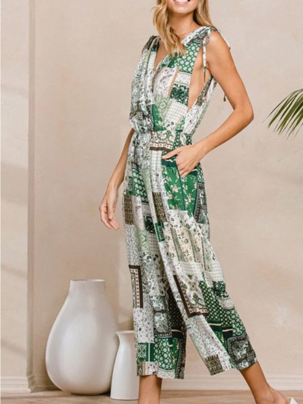WOMEN'S SLEEVELESS V-NECK SURPLICE
POCKETS MULTI PRINT JUMPSUIT - Picture 3 of 3